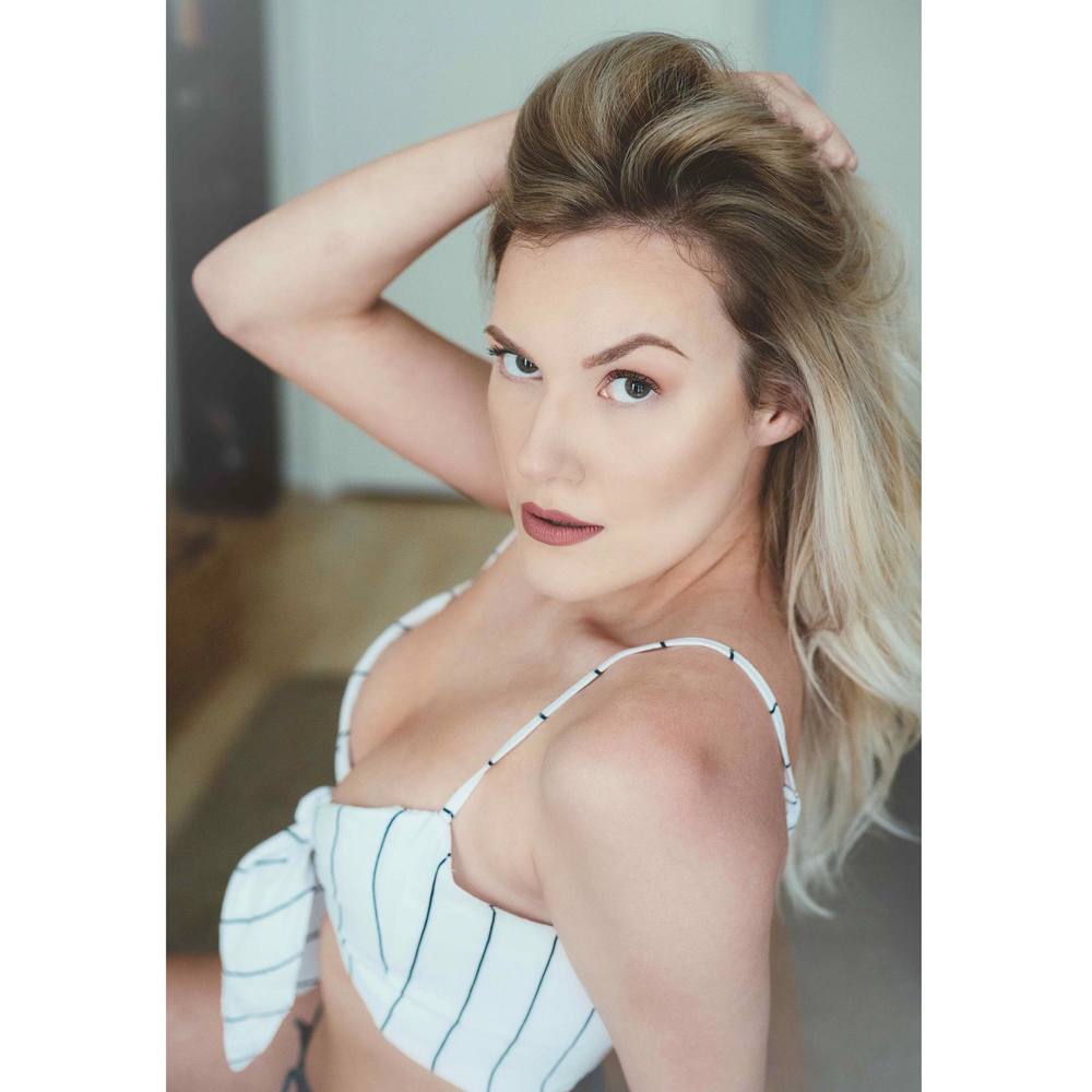 Meet your Posher, Alora